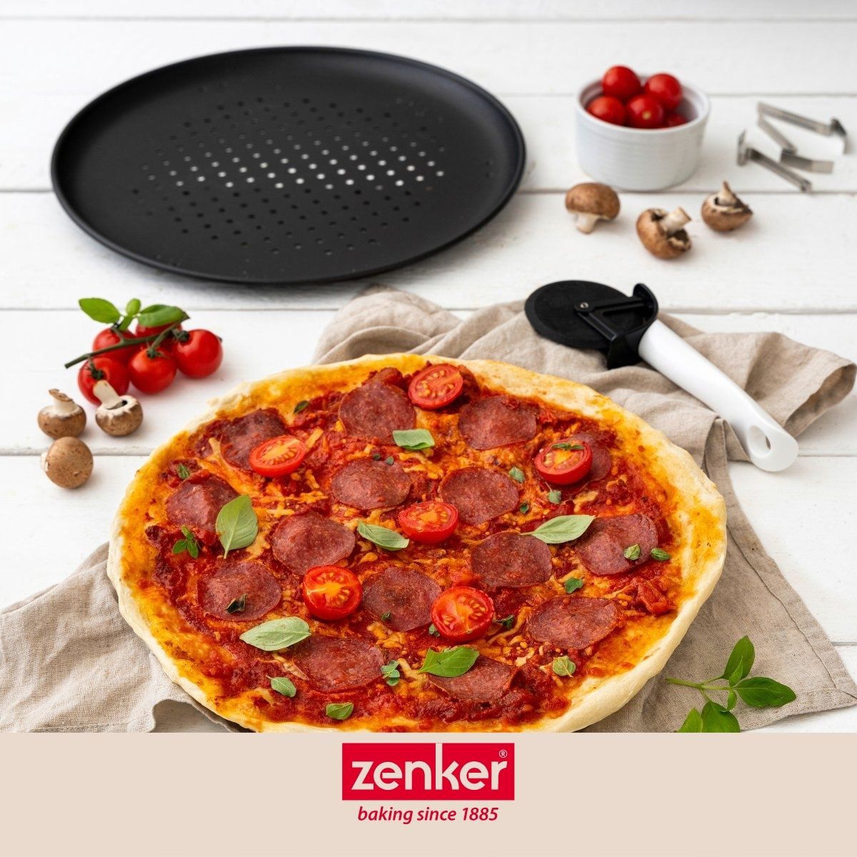 Set de 2 plaques à pizza 32 cm et une roulette à pizza Zenker Countries