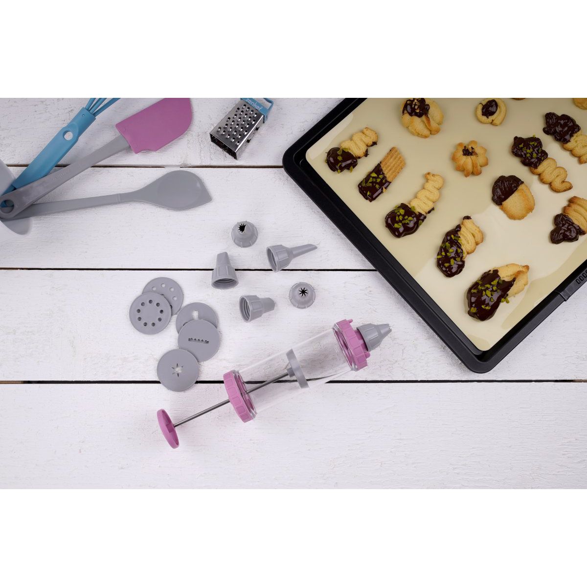 Seringue de pâtisserie type poche à douille avec 6 embouts et 6 disques à motifs Zenker